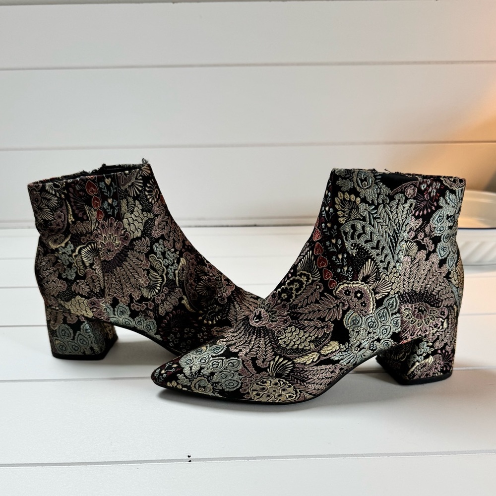 EUC Alex Marie Tionna Block Heel Booties Boots Floral Brocade Women's Size 6